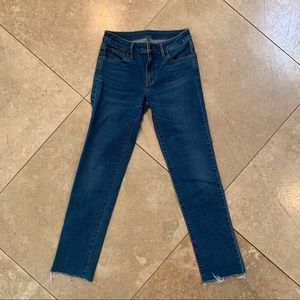 GUESS Custom Low-Rise Straight-Leg Stretchy Jeans